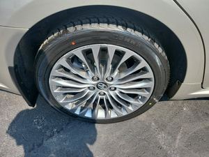 Oferta Especial: Toyota Avalon Limited Usado - ¡Listo para Enviar! - Product Image 5