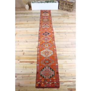 Alfombra Turca Vintage de 1.8x13.8 pies, Naranja y Rosa, con Parches de Lana, Ecológica, con Base de Látex y Flecos - Product Image 1