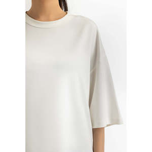 เสื้อเชิ้ตผู้หญิงทรงหลวม คอปก แขนสั้น ผ้าป๊อปลินคอตตอน 100% เป็นมิตรต่อสิ่งแวดล้อม รับผลิตแบบ OEM ODM แบรนด์ส่วนตัว - Product Image 2
