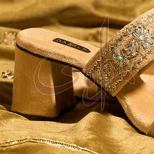 สายรัดด้านบนประดับด้วยกำมะหยี่สีเบจสำหรับเทศกาลรองเท้าพื้นกลางกันลื่นออกแบบให้มีความเงางาม - Product Image 6