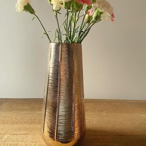 Vase à fleurs en métal artisanal pour la décoration moderne de la maison, centre de table élégant, idée cadeau unique pour les salons - Product Image 3