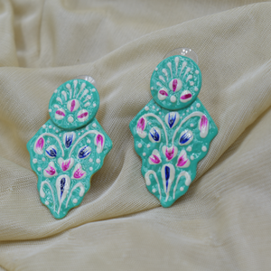 Boucles d'oreilles créoles en laiton pour filles et femmes designer occidental finition mate dorée meenakari partywear - Product Image 2