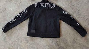 Veste en jean tendance pour homme, style 2024, personnalisée, déchirée, effet délavé, streetwear, veste en jean élégante pour homme. - Product Image 3