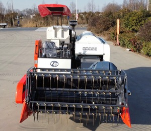 Moissonneuse-batteuse à céréales New Holland CX7090 d'occasion fiable, haute productivité, stock disponible pour les récoltes de riz et de blé, livraison rapide - Product Image 1