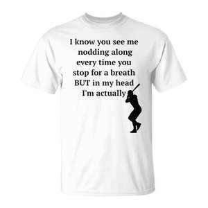 Piensas que estoy escuchando, pero en mi cabeza estoy en el béisbol - Camiseta promocional - Product Image 1