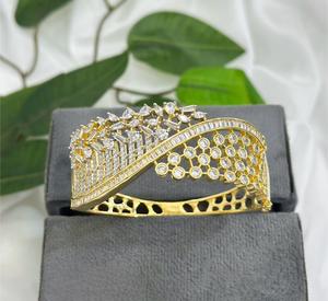 Bracelet ouvrable en or classique de qualité supérieure avec CZ pour collection de mariage et de fiançailles, à porter pour les fêtes pour femmes - Product Image 1