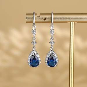 Boucles d'oreilles pendantes en argent sterling de forme poire Jeulia - Product Image 4