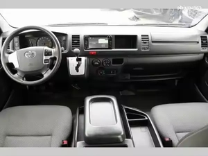 Toyota Hiace 2024 d'occasion en excellent état, conduite à gauche, sièges en cuir, caméra de recul, norme Euro IV, écran tactile, 75-100 000 milles - Product Image 4