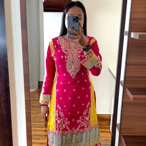 ชุดสูทดีไซน์เนอร์สีซิกเนเจอร์ที่โดดเด่นประกอบด้วยผ้าไหมชินอนที่บริสุทธิ์มีซับในไร้ที่ติและลำดับที่ประณีต - Product Image 1