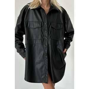 Chaqueta Utilitaria de Cuero Negra al por Mayor con Cierre de Botones a Presión y Bolsillos - Product Image 1