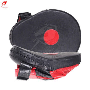 Mitaines de frappe en cuir synthétique avec logo personnalisé pour les sports juniors et adultes, durables et résistantes aux chocs. - Product Image 3