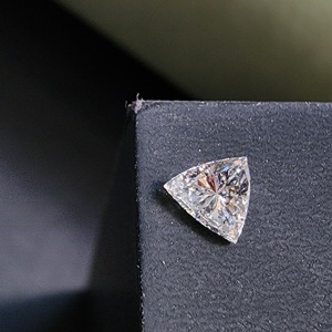 เพชร CVD สีขาวทรง Trillion ขนาด 1.00 กะรัต คุณภาพเยี่ยม ผลิตในห้องปฏิบัติการ ได้รับการรับรองความถูกต้องด้านการผลิต หรูหรา พรีเมียม สำหรับทำเครื่องประดับ กำลังลดราคา - Product Image 6