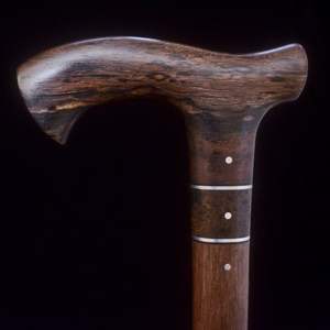 Bastón de madera para senderismo con regalo de talla personalizada o ayuda para la movilidad para hombres y mujeres bastón de madera hecho a mano - Product Image 4