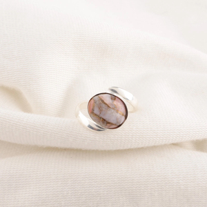 Belle bague en opale rose et cuivre, argent sterling 925, pierre précieuse ovale de 10x14 mm, bijou artisanal, cadeau d'anniversaire pour femme - Product Image 1