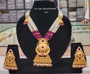 ENSEMBLE DE BIJOUX INDIENS TRADITIONNELS ET À LA MODE EN CUIVRE ENSEMBLE DE BIJOUX DE MARIAGE POUR FEMMES BOUCLES D'OREILLES ET COLLIER - Product Image 1