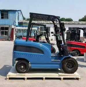 Chariot élévateur électrique tout terrain à usages multiples - Product Image 4