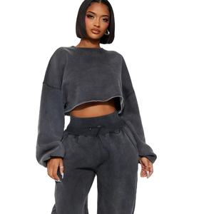 เสื้อสเวตเตอร์ผ้าฟลีซสองชิ้นสำหรับผู้หญิงเสื้อครอปซีดจางพร้อมกางเกงวอร์มทรงหลวมสำหรับผู้หญิงโลโก้ตามสั่ง - Product Image 1