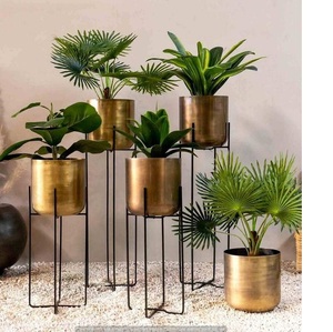 Maceta Metálica con Acabado en Cobre Elegante, Decoración de Lujo para Interiores de Casa, Hotel o Restaurante - Product Image 5