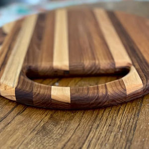 Tabla de Cortar de Madera con Mango, Apta para Lavavajillas, Ecológica, Antibacteriana, de Resina, Tabla de Queso de Alta Calidad - Product Image 1