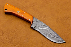 Couteau Skinner personnalisable de 8 pouces en acier Damas avec manche en bois Pakka et pochette en cuir naturel OEM et bricolage pris en charge - Product Image 3