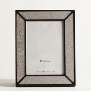 Cadre Photo Moderne en Métal Argenté à Bord Ondulé Cadre Photo de Luxe Poli pour Table Bureau Chambre Maison Salon Décoration - Product Image 4