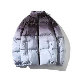 Chaqueta de plumón de invierno para hombre con estampado de tinte DIP degradado personalizado, bombardero grueso con cuello levantado y cremallera, acolchado cálido sobre tela de lona - Product Image 3