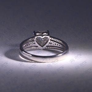 แหวนเพชรโมอิสก้านผ่าหัวใจสำหรับผู้หญิงทอง18K สำหรับงานแต่งงานเจ้าสาวและสัญญาว่าจะขอเครื่องประดับเพชรสีขาว - Product Image 4