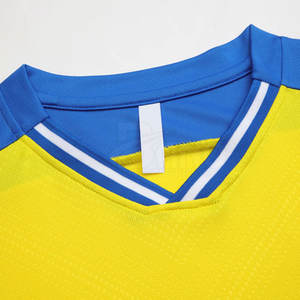 El uniforme del fútbol de los hombres del poliéster 100% al por mayor fija el servicio del OEM del color liso del estilo diferente disponible - Product Image 3