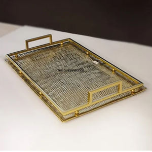 Bandeja Decorativa de Aluminio con Textura en Relieve, Acabado Dorado Antiguo, Estilo Moderno y Artesanal - Product Image 3