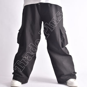 Pantalon cargo noir élégant avec construction imperméable et conception de neige multi-poches - Product Image 3