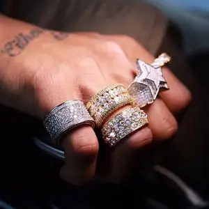 แหวนแฟชั่นฮิปฮอปประดับเพชร CZ ระยิบระยับเคลือบทองแท้สำหรับผู้ชายและผู้หญิง - Product Image 2