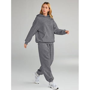Ensemble de survêtement à la mode pour femmes | Sweat à capuche surdimensionné avec pantalon | Logo personnalisé Vente en gros Fabricant de vêtements de sport et de rue - Product Image 4