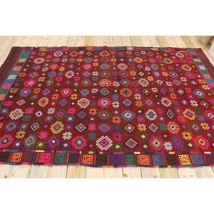 Alfombra Turca Vintage de 5.9x9.3 pies, Alfombra a Cuadros Roja - Product Image 2