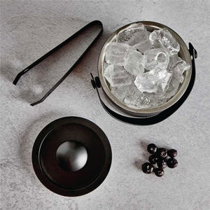 Cubo de hielo ecológico de doble pared Premium de acero inoxidable con pinzas de hielo en negro Diseño clásico elegante para uso en fiestas - Product Image 3