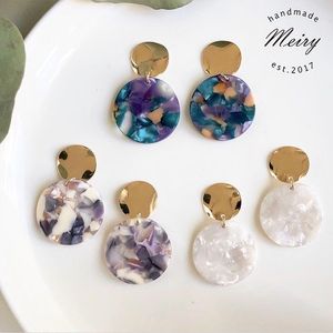 Round <b>resin</b> ear <b>rings</b> with shimmering holographic glitter for dazzling statement pieces that sparkle under any light - Product Image 5