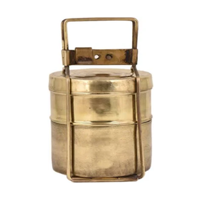 Transportador Tiffin de latón clásico de tres niveles, que ofrece un amplio espacio para sus comidas. Una opción duradera y elegante para el uso diario - Product Image 5