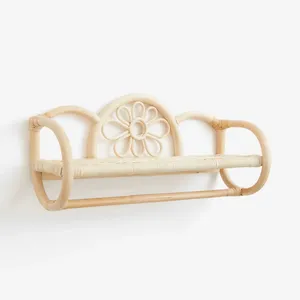 Produit personnalisé Support suspendu en rotin avec décoration en forme de fleur Nouvelle arrivée Étagère suspendue murale pour chambre d'enfant