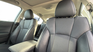 Subaru Legacy Limited 2025 certifiée, propre et en bon état, faible kilométrage, transmission automatique, sièges en cuir, sans accident et sans défaut. - Product Image 5