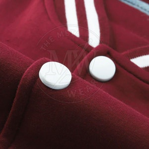 Blouson universitaire homme hiver à col montant, logo frontal, fermeture boutonnée – Faible MOQ, logo personnalisé, écologique, respirant - Product Image 4