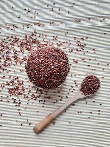 ข้าวแดงเมล็ดยาวคุณภาพสูง แบบกำหนดเองสำหรับส่งออก ข้าวแตก 5% เนื้อนุ่ม ดีต่อสุขภาพ สไตล์ OEM - Product Image 3