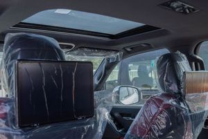 Toyota Land Cruiser 2025, Toyota Land Cruiser 300 VXR 3.5L AT, Gasolina, Twin Turbo (Blanco-rojo) - Product Image 5