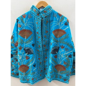 Veste en velours Gulbadan Aegean brodée à la main, réversible, motif floral Suzani, bleu océan, saison automne/printemps, rembourrage en coton, logo en fourrure - Product Image 2