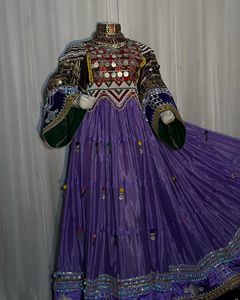 Robe en velours afghan traditionnelle brodée Salwar Kameez pour femmes, faite à la main, pour les fêtes de mariage, en coton taille personnalisée - Product Image 1