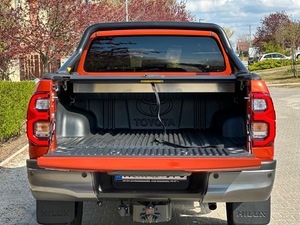 USATO 2026 Toyota Hilux SUV Serie 2.8D-4x4 INVINCIBLE MHEV Ibrido 204 CV 5 Posti Trasmissione Automatica Guida a Sinistra - Product Image 6