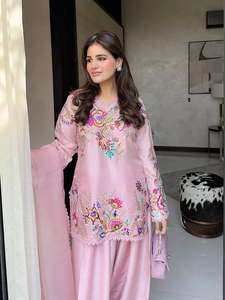 Traje Farshi Salwar de seda crepé con bordado de diseñador y trabajo de lentejuelas, con dupatta, completamente cosido y listo para usar. - Product Image 2