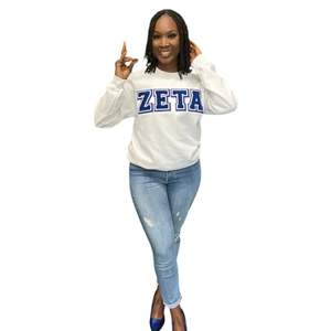 Zeta blanca vintage con letras de chenilla y algodón suave para miembros de la Hermandad Ropa griega unisex con estilo - Product Image 1