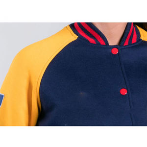 Chaqueta Estilo Universitaria Azul Marino y Amarilla para Mujer, Mangas Raglán, Ribete Acanalado a Rayas, Ropa Urbana de Moda - Product Image 2