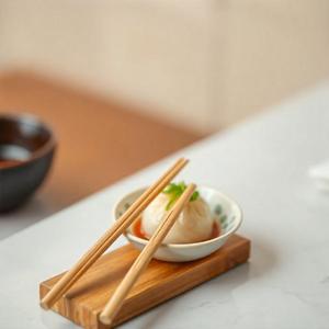 Palillos de madera ligeros de alta calidad para comedor asiático y de sushi suave pulido y duradero reutilizable para bodas - Product Image 3