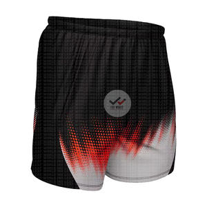 Pantalones cortos deportivos con logotipo personalizado para hombre, para correr, gimnasio, transpirables, activos, atléticos, con dobladillo dividido, de poliéster elástico - Product Image 3