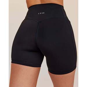 Shorts Deportivos Fusion V-Contour Ultra High-Rise de 6 Pulgadas con Bolsillos, Negros, de Poliéster, para Yoga - Product Image 1